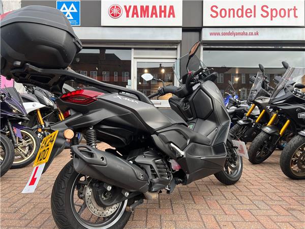 YAMAHA XMAX 125