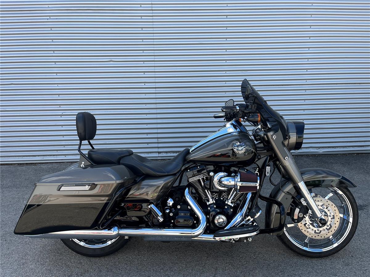 2014 Harley-Davidson CVO Road King FLHRSE