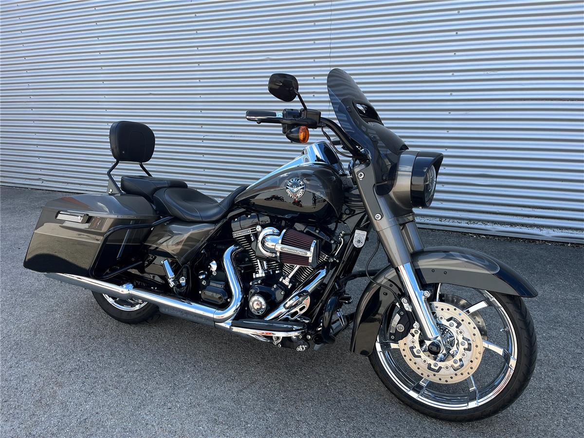 2014 Harley-Davidson CVO Road King FLHRSE