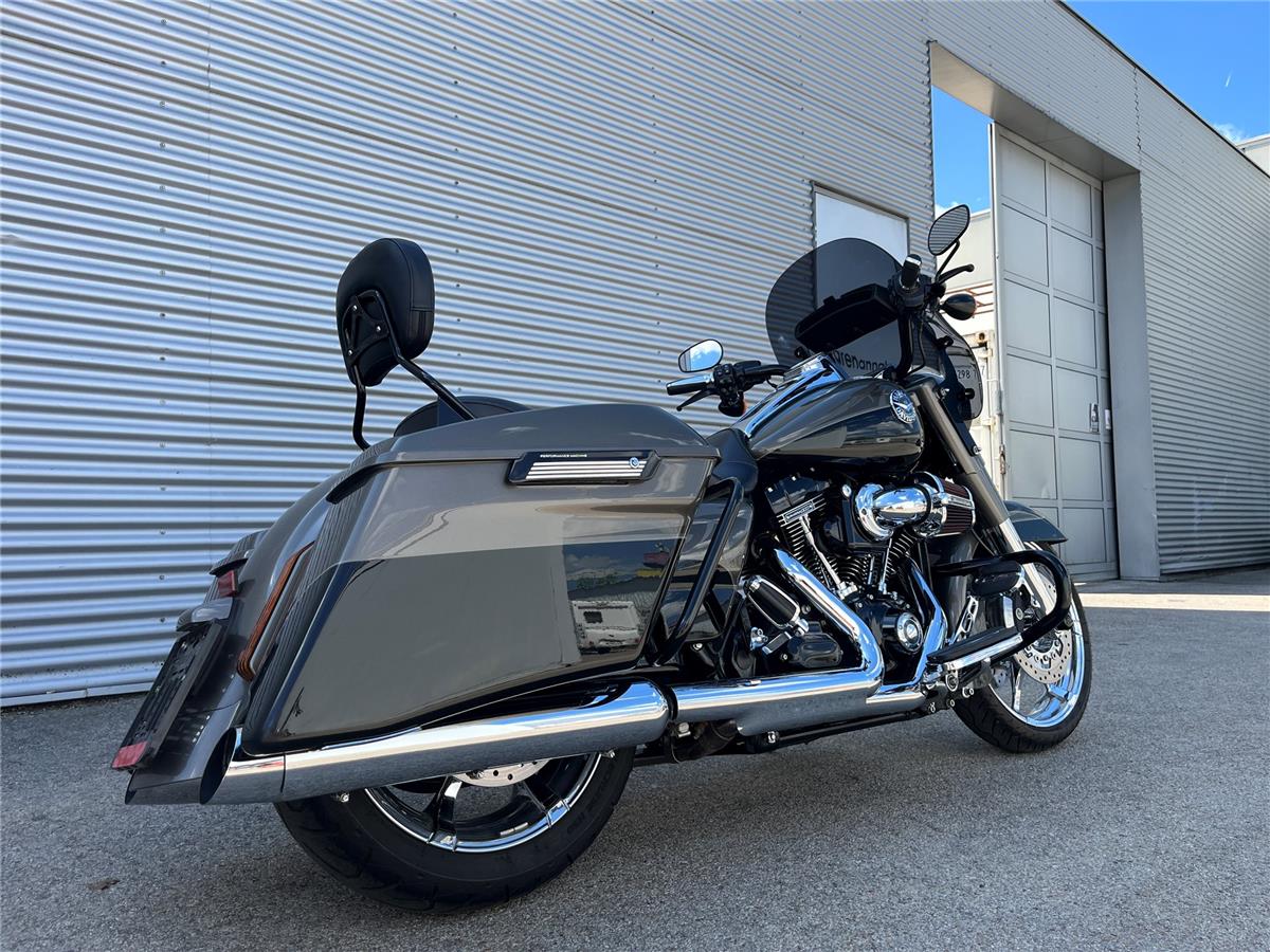 2014 Harley-Davidson CVO Road King FLHRSE