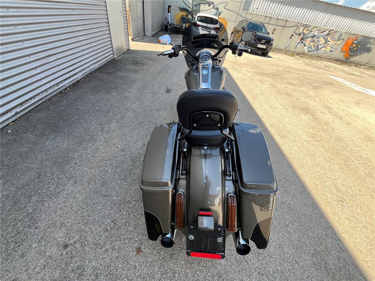 2014 Harley-Davidson CVO Road King FLHRSE