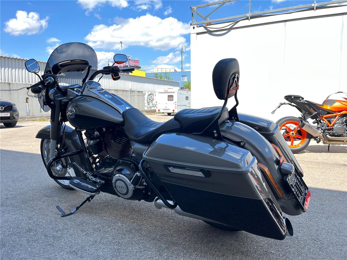 2014 Harley-Davidson CVO Road King FLHRSE
