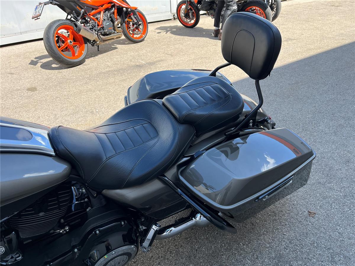 2014 Harley-Davidson CVO Road King FLHRSE