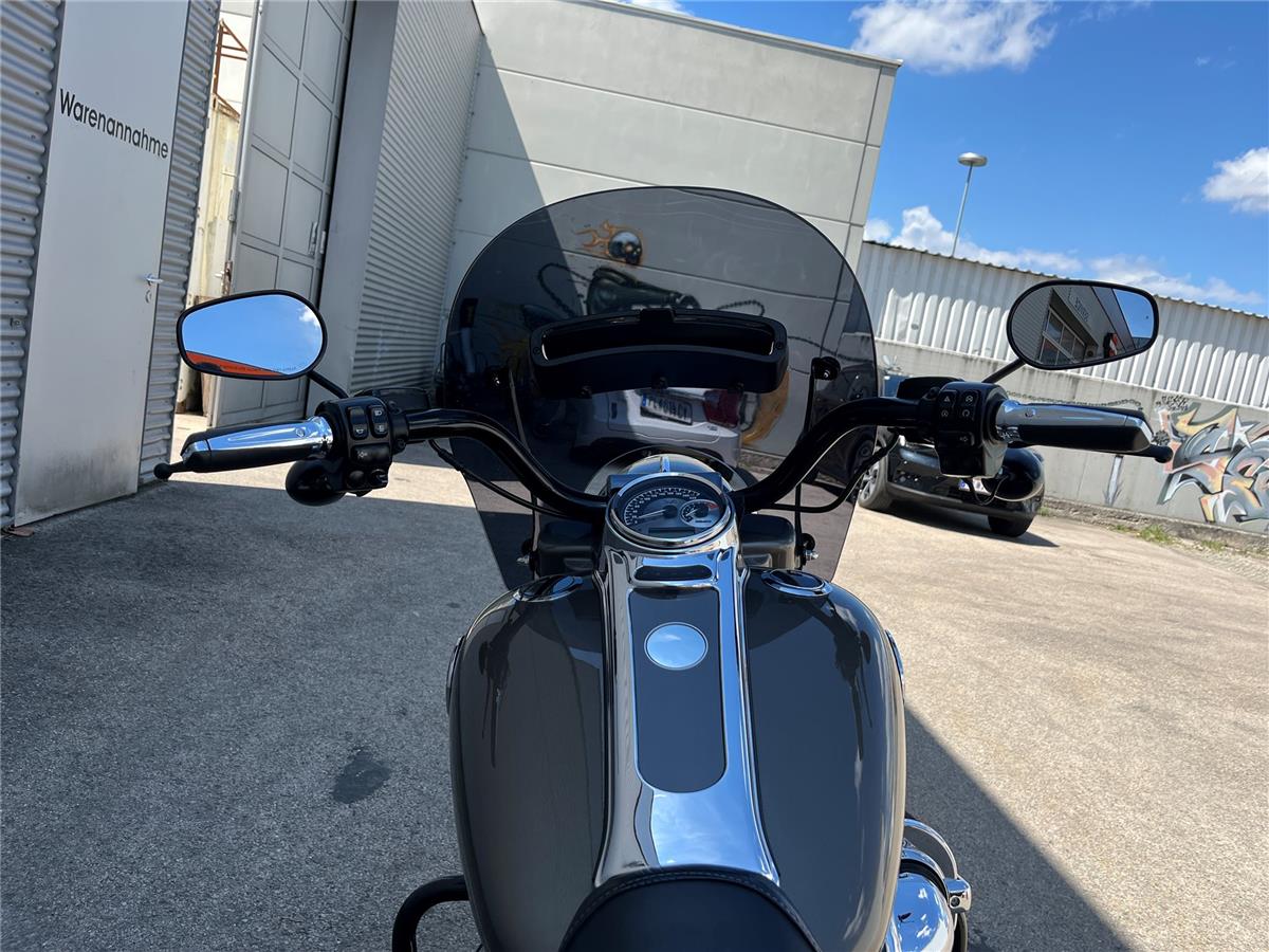 2014 Harley-Davidson CVO Road King FLHRSE