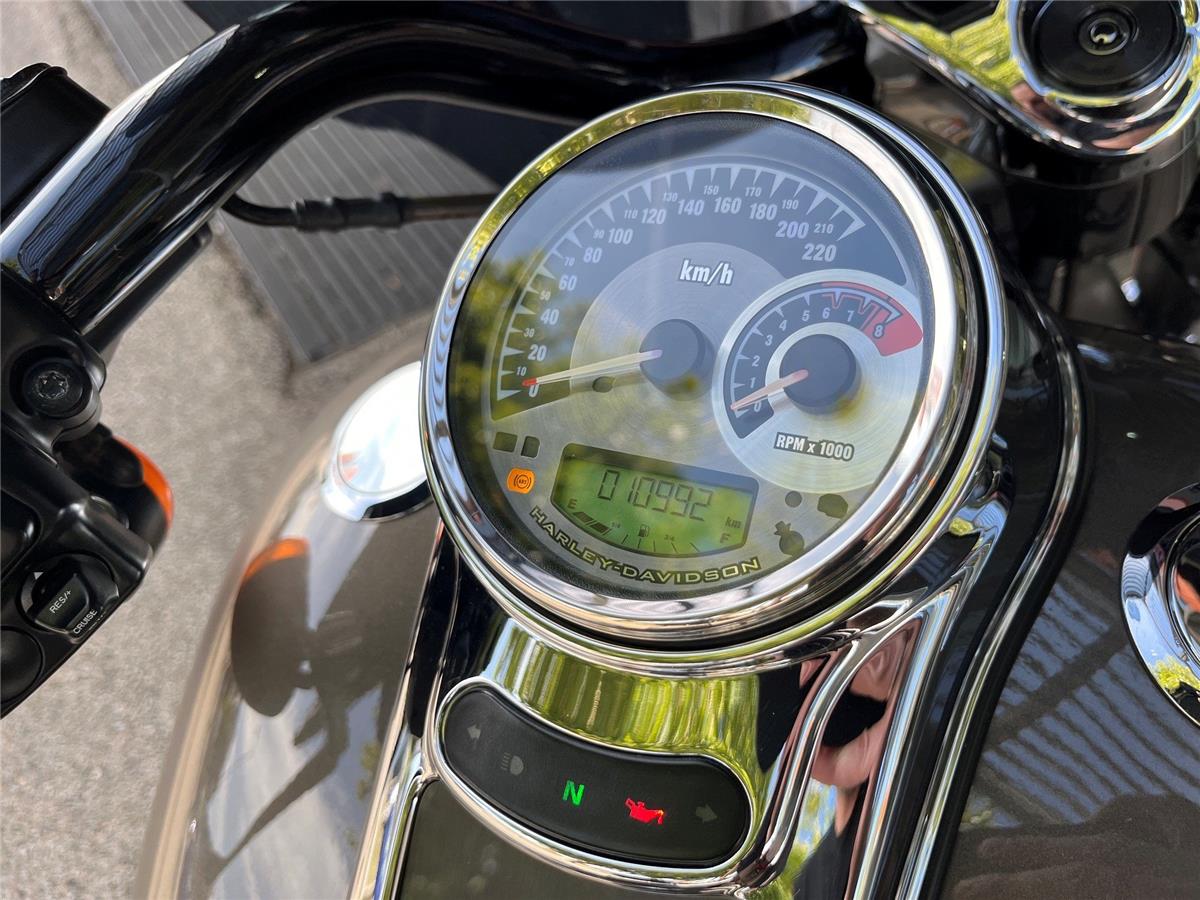 2014 Harley-Davidson CVO Road King FLHRSE