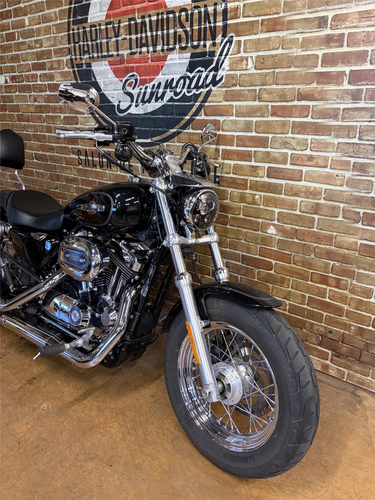 2017 HARLEY-DAVIDSON CUSTOM