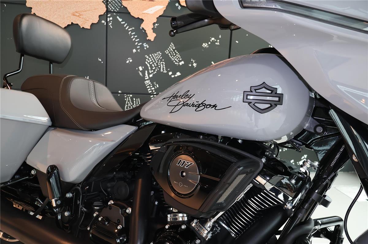 2024 harley-davidson FLHX Street Glide Black Finish 117