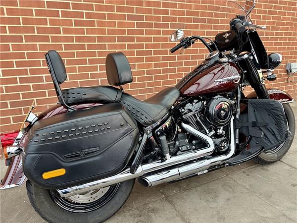 2017 HARLEY-DAVIDSON SOFTAIL FLHC HERITAGE CLASSIC