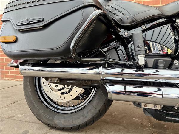 2017 HARLEY-DAVIDSON SOFTAIL FLHC HERITAGE CLASSIC