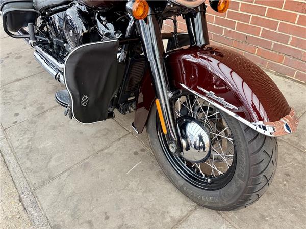 2017 HARLEY-DAVIDSON SOFTAIL FLHC HERITAGE CLASSIC
