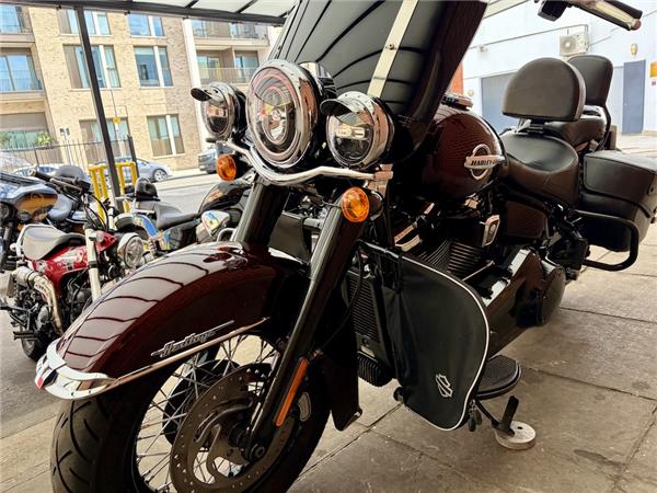 2017 HARLEY-DAVIDSON SOFTAIL FLHC HERITAGE CLASSIC