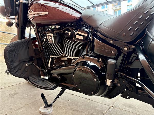 2017 HARLEY-DAVIDSON SOFTAIL FLHC HERITAGE CLASSIC