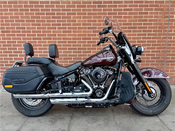 2017 HARLEY-DAVIDSON SOFTAIL FLHC HERITAGE CLASSIC