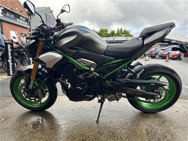 2026 KAWASAKI Z900 SE
