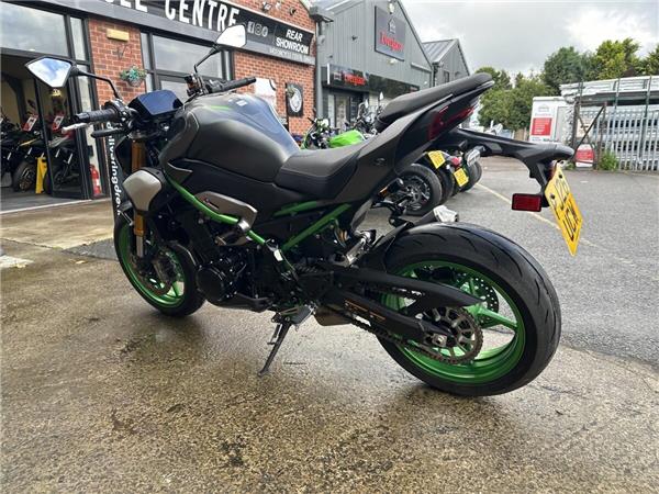 2026 KAWASAKI Z900 SE