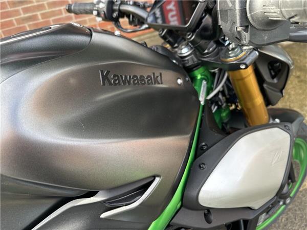 2026 KAWASAKI Z900 SE