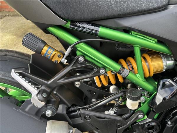 2026 KAWASAKI Z900 SE