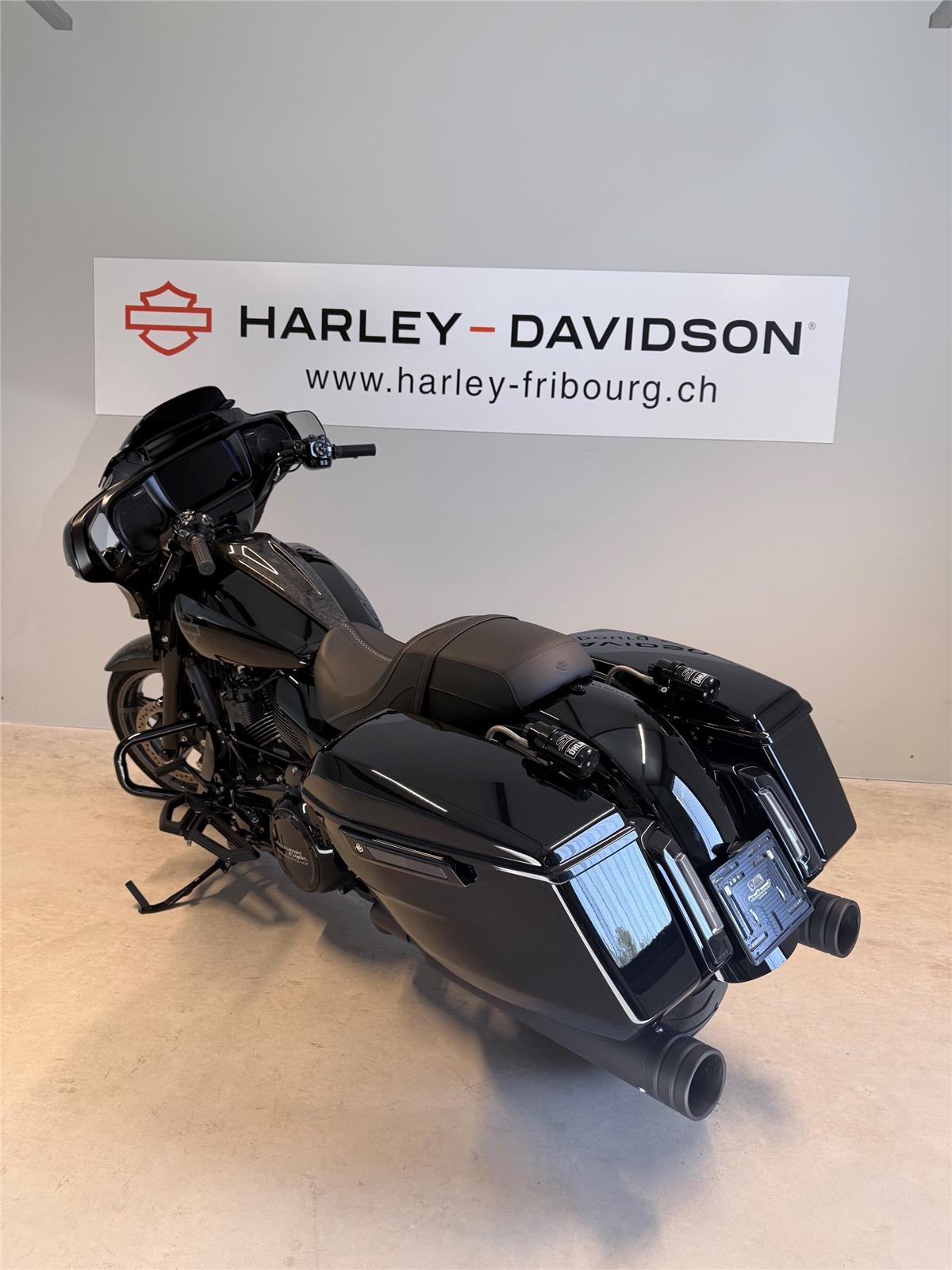2024 harley-davidson FLHX Street Glide Black Finish 117