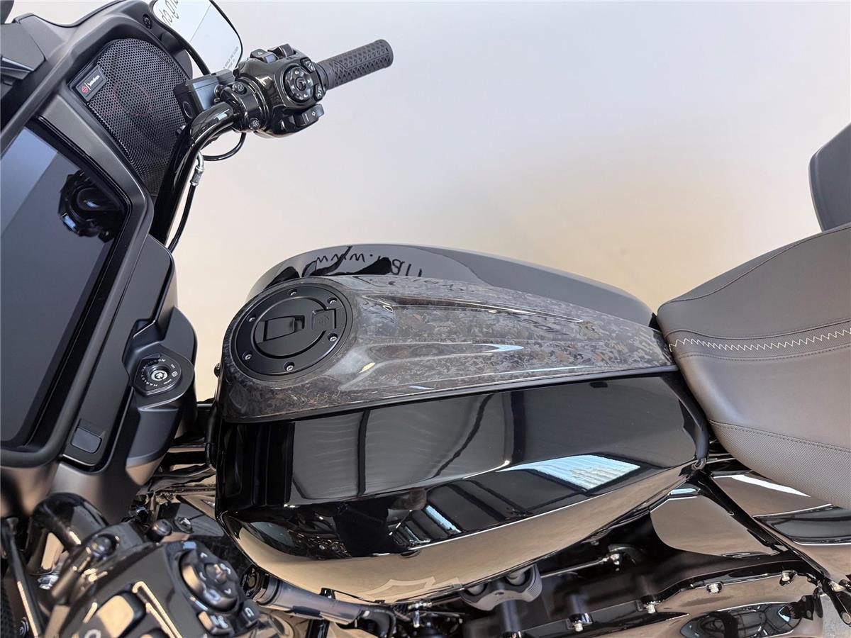2024 harley-davidson FLHX Street Glide Black Finish 117