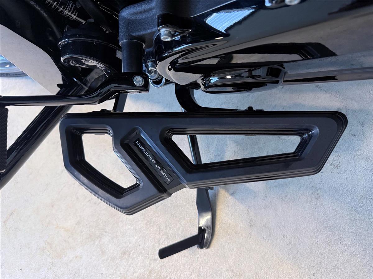 2024 harley-davidson FLHX Street Glide Black Finish 117