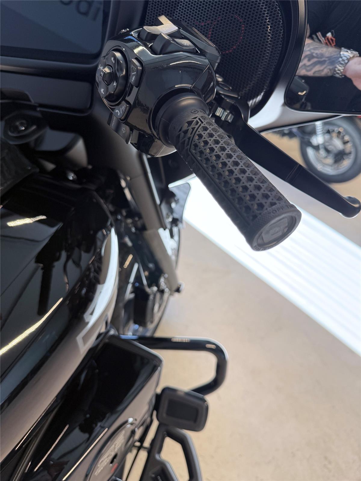 2024 harley-davidson FLHX Street Glide Black Finish 117