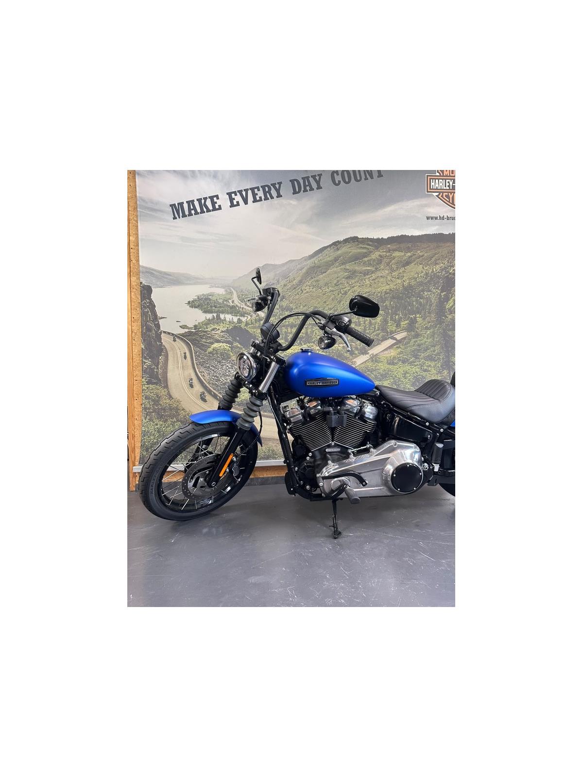 Street Bob 