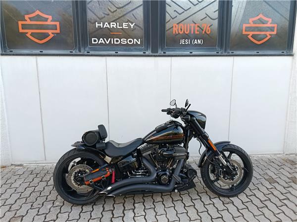 2017 CVO Pro Street Breakout