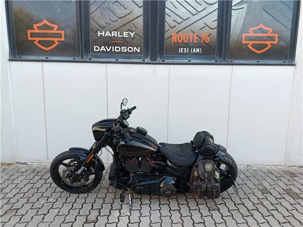 2017 CVO Pro Street Breakout