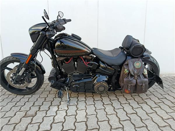 2017 CVO Pro Street Breakout