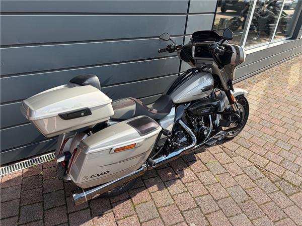 FLHXSE CVO STREET GLIDE Jekill & Hyde Fused Ape