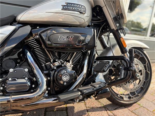 FLHXSE CVO STREET GLIDE Jekill & Hyde Fused Ape