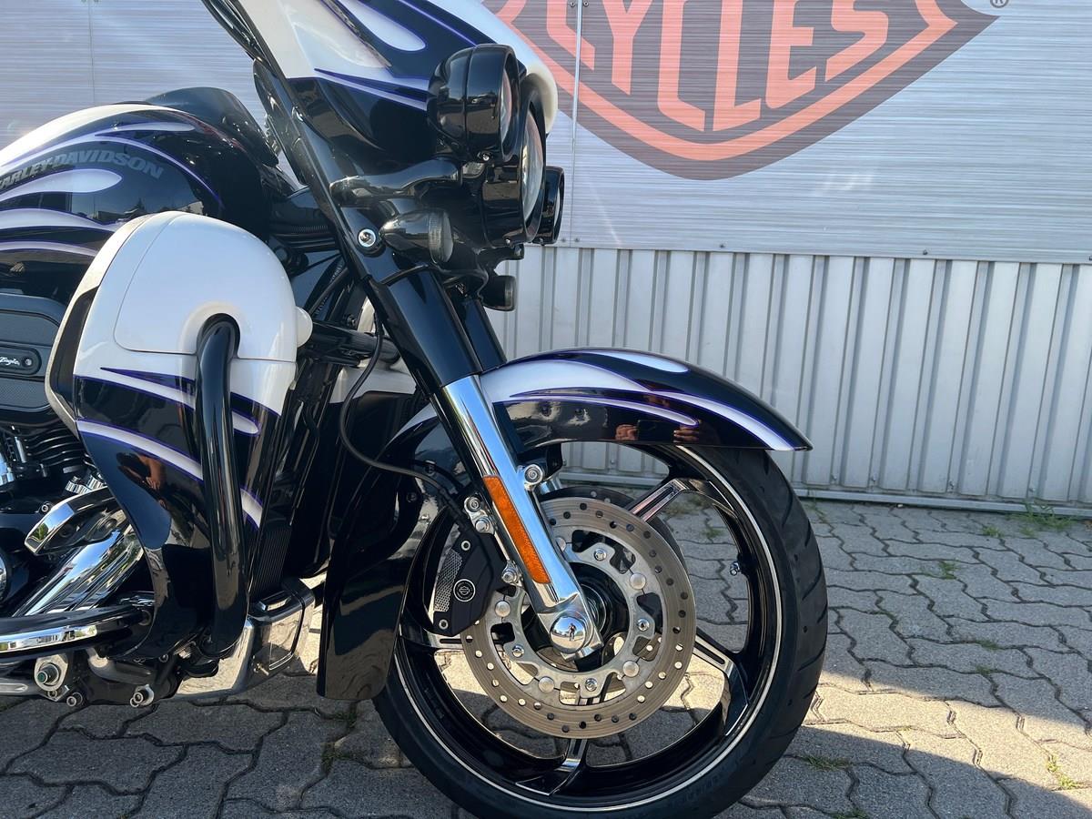 FLHXSE CVO Street Glide Head-ported