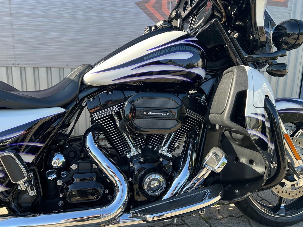 FLHXSE CVO Street Glide Head-ported