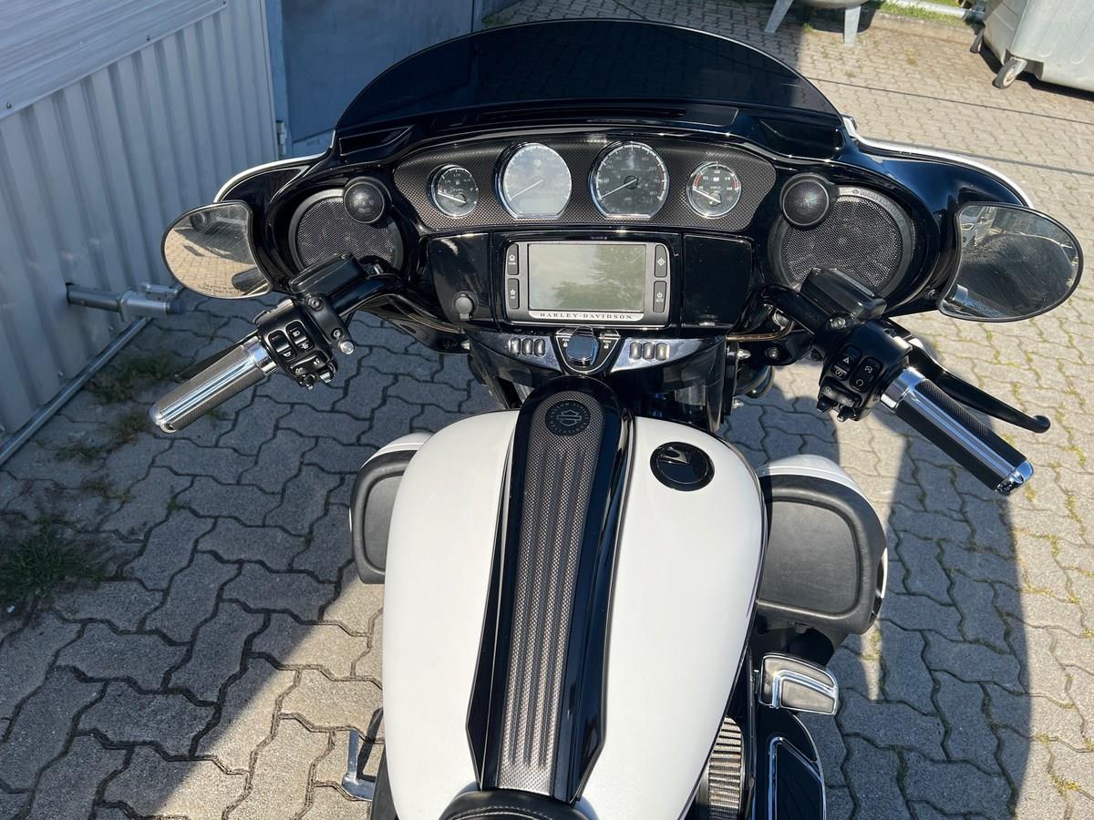 FLHXSE CVO Street Glide Head-ported