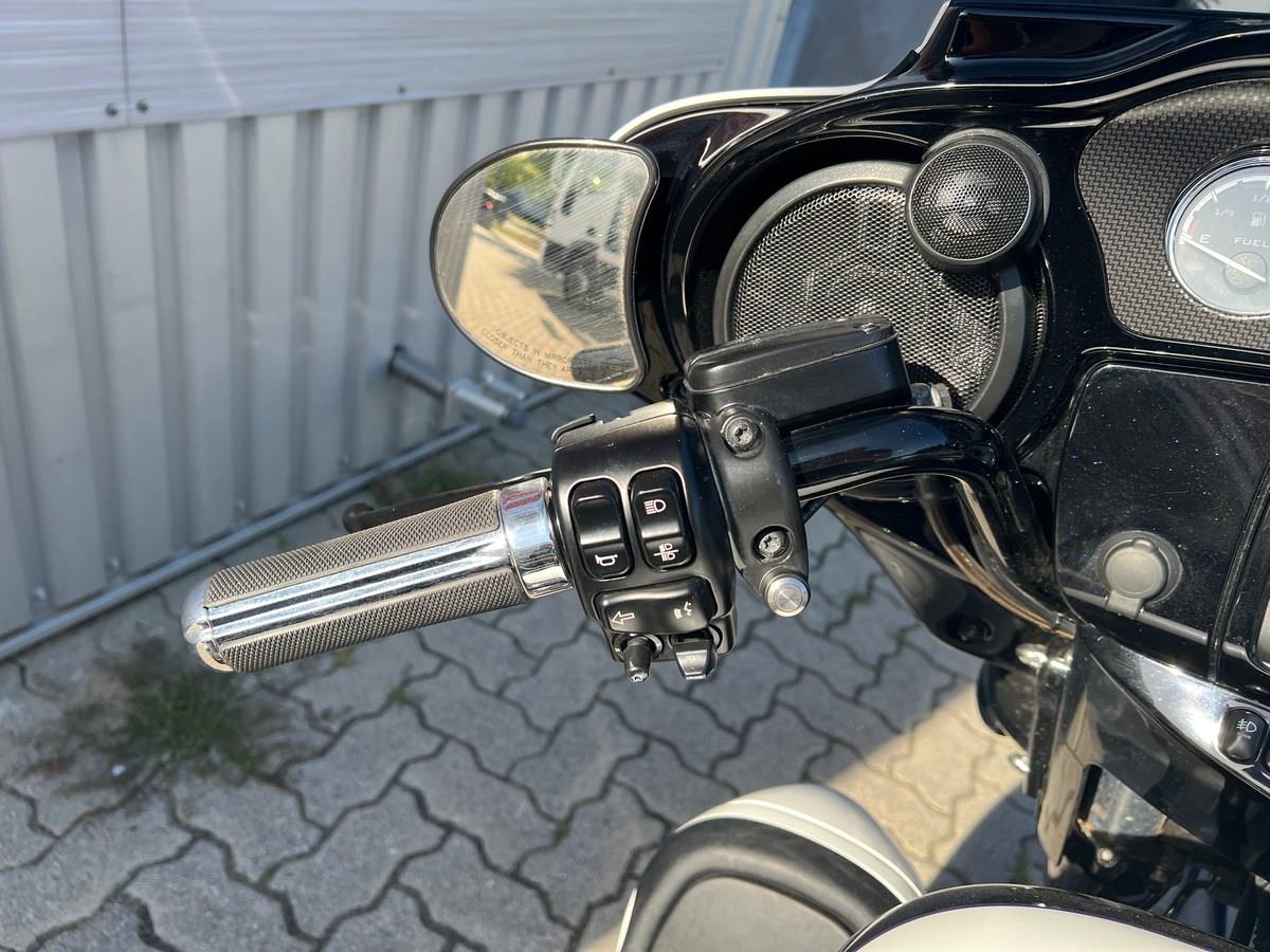 FLHXSE CVO Street Glide Head-ported