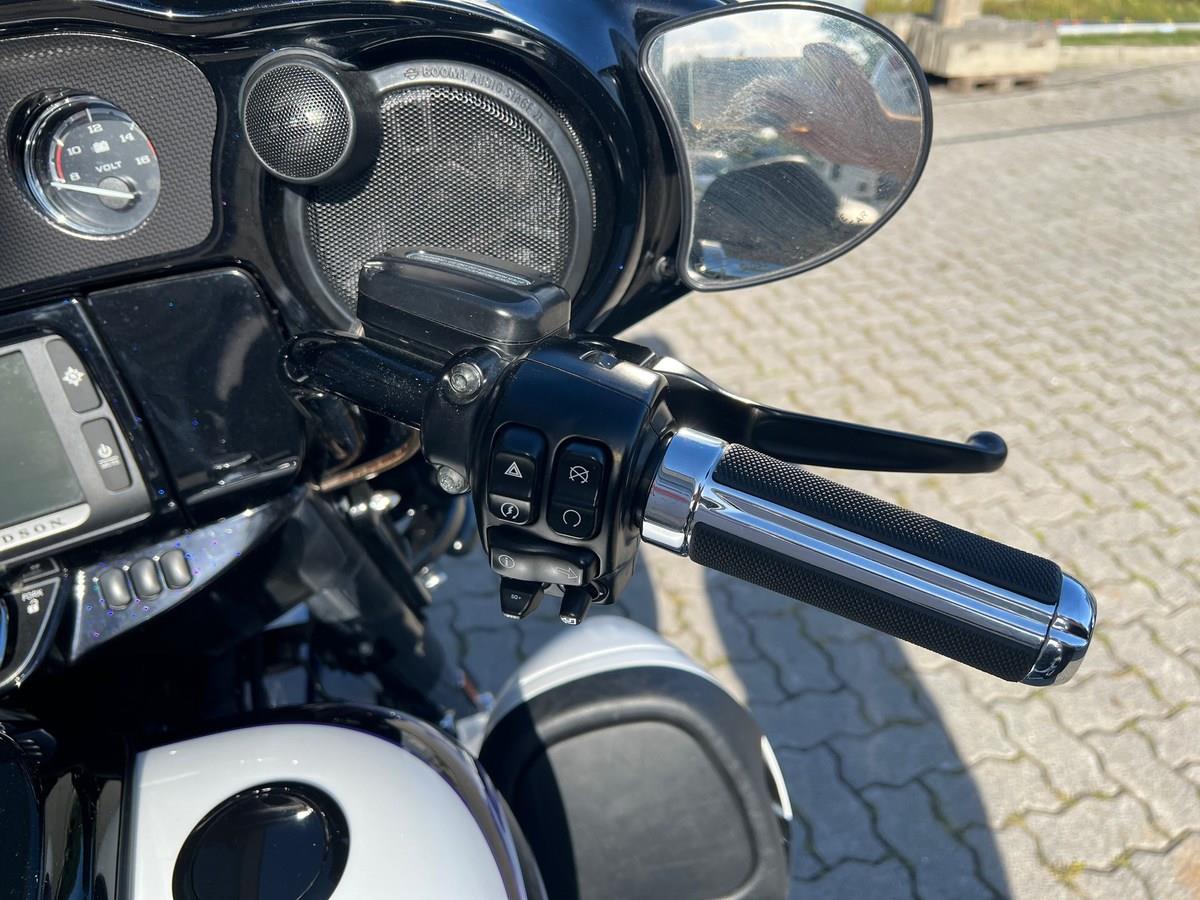 FLHXSE CVO Street Glide Head-ported
