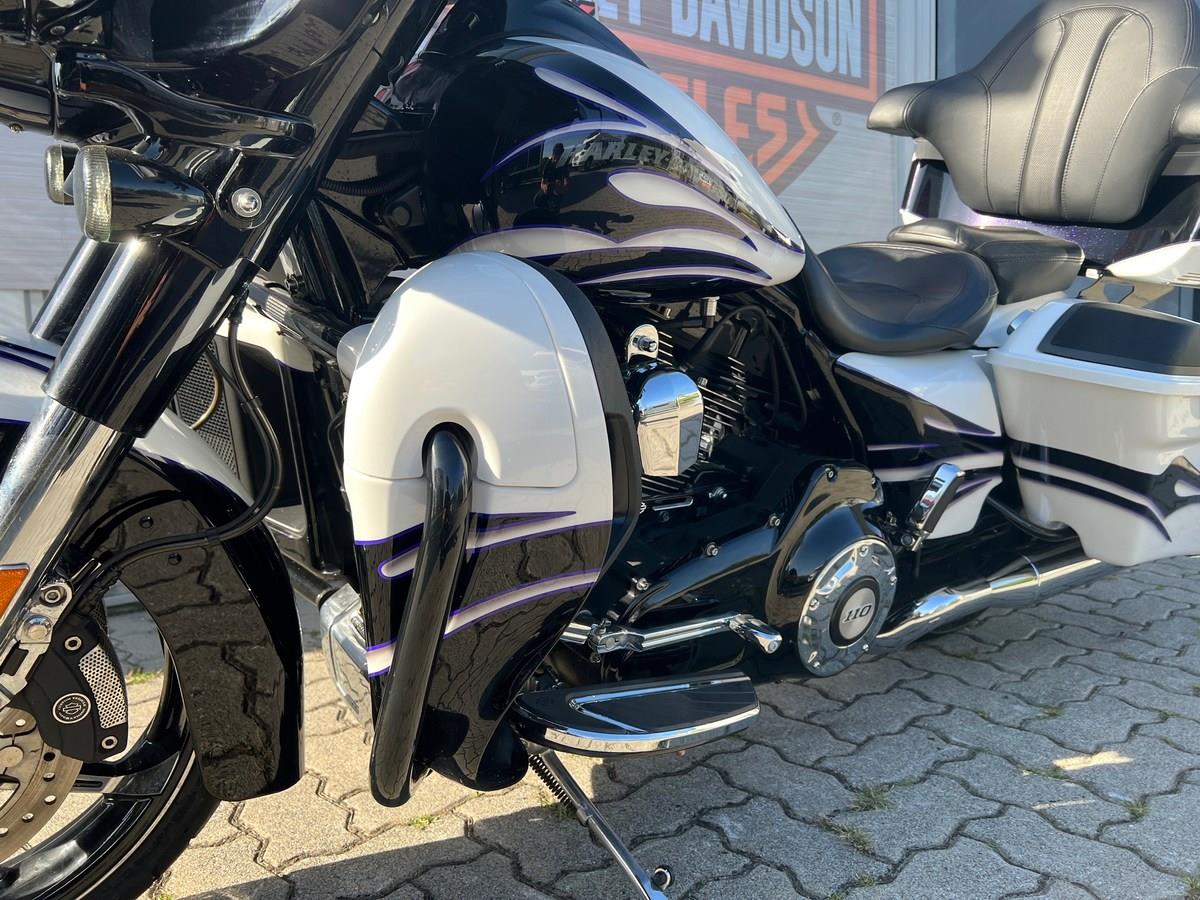 FLHXSE CVO Street Glide Head-ported