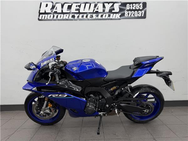 2026 YAMAHA YZF R9