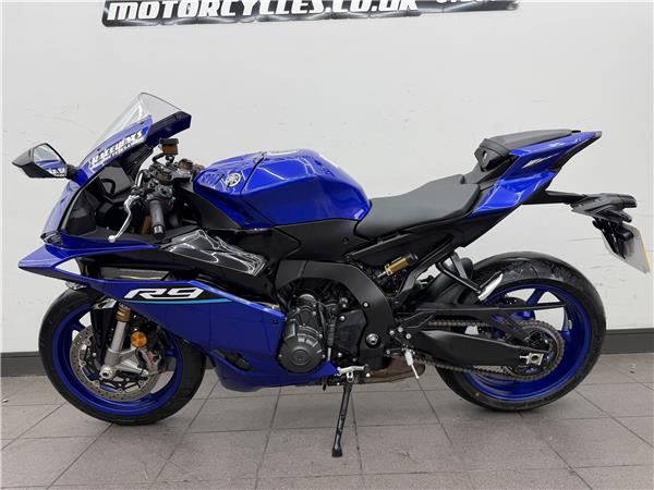 2026 YAMAHA YZF R9