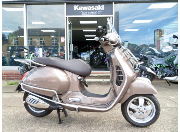 PIAGGIO VESPA GTS 300 TOURING