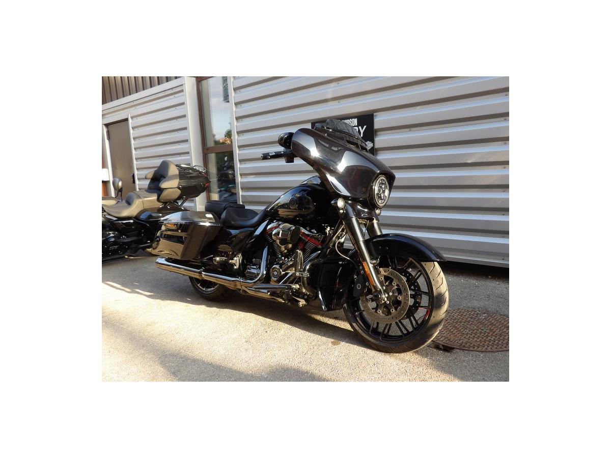 2022 HARLEY-DAVIDSON STREET GLIDE