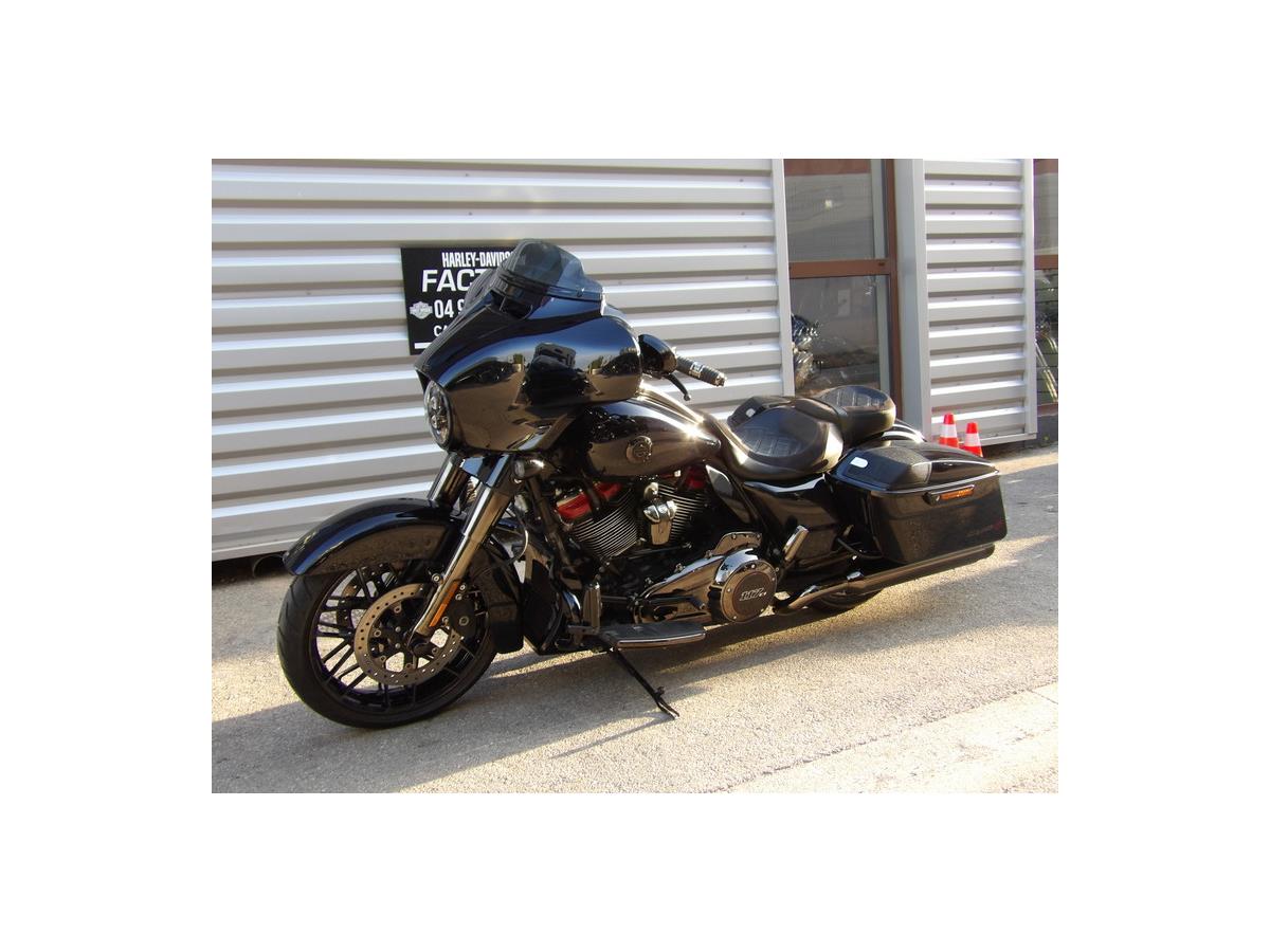 2022 HARLEY-DAVIDSON STREET GLIDE