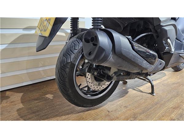 2025 YAMAHA XMAX 300
