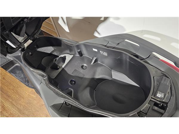 2025 YAMAHA XMAX 300