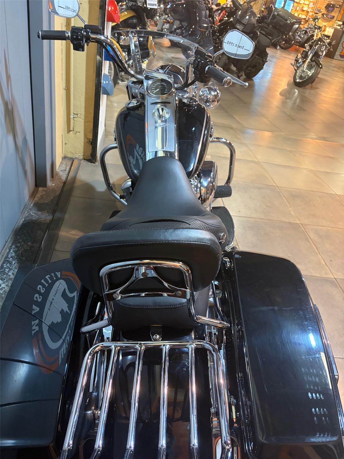 2016 HARLEY-DAVIDSON ROAD KING