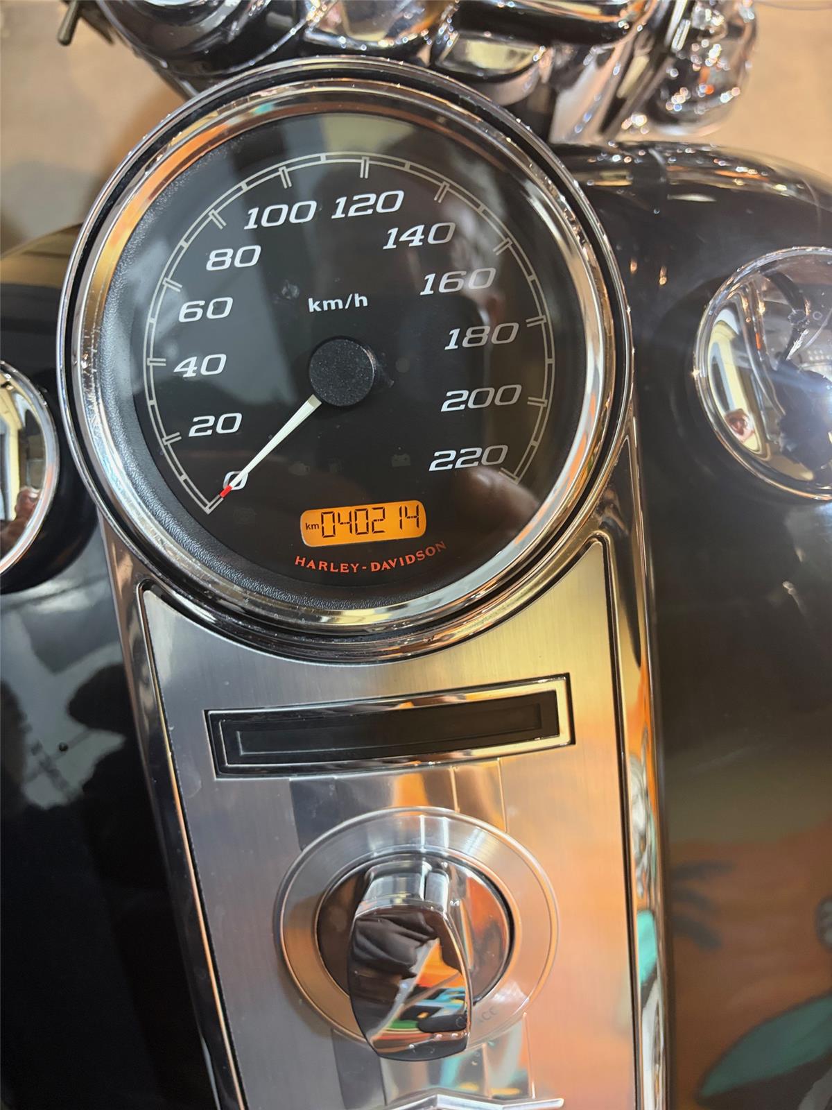 2016 HARLEY-DAVIDSON ROAD KING