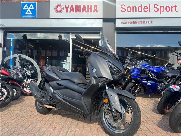 YAMAHA XMAX 125