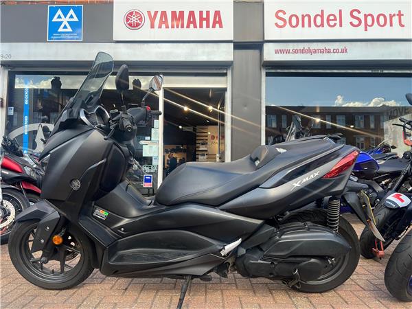 YAMAHA XMAX 125