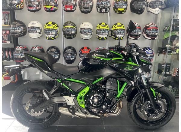 2025 KAWASAKI Z650 IN METALLIC SPARK BLACK / LIME GREEN