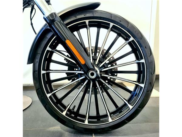 HARLEY-DAVIDSON BREAKOUT